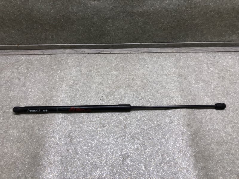 Амортизатор капота TOYOTA CAMRY 70 17- 2.5 A25AFKS 2020 прав. (б/у)